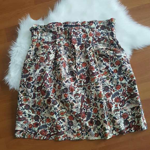 Zara Dresses & Skirts - Zara woman floral pocket skirt size small